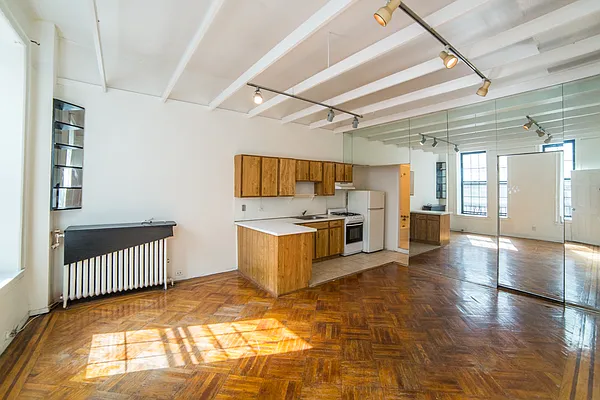 Rented by Jonathan Wachtel, LREB | media 24