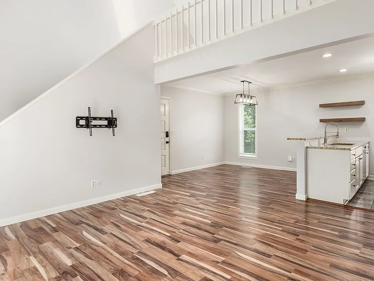 1589 Arlington Ave — Photo 5