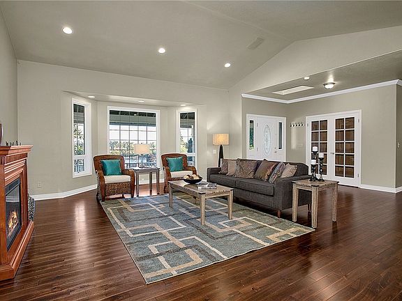 5th image of 16130 Larch Way