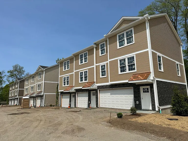 690 New Haven Ave — Photo 3