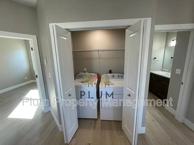 1724 S 14th St W #202 — Photo 17