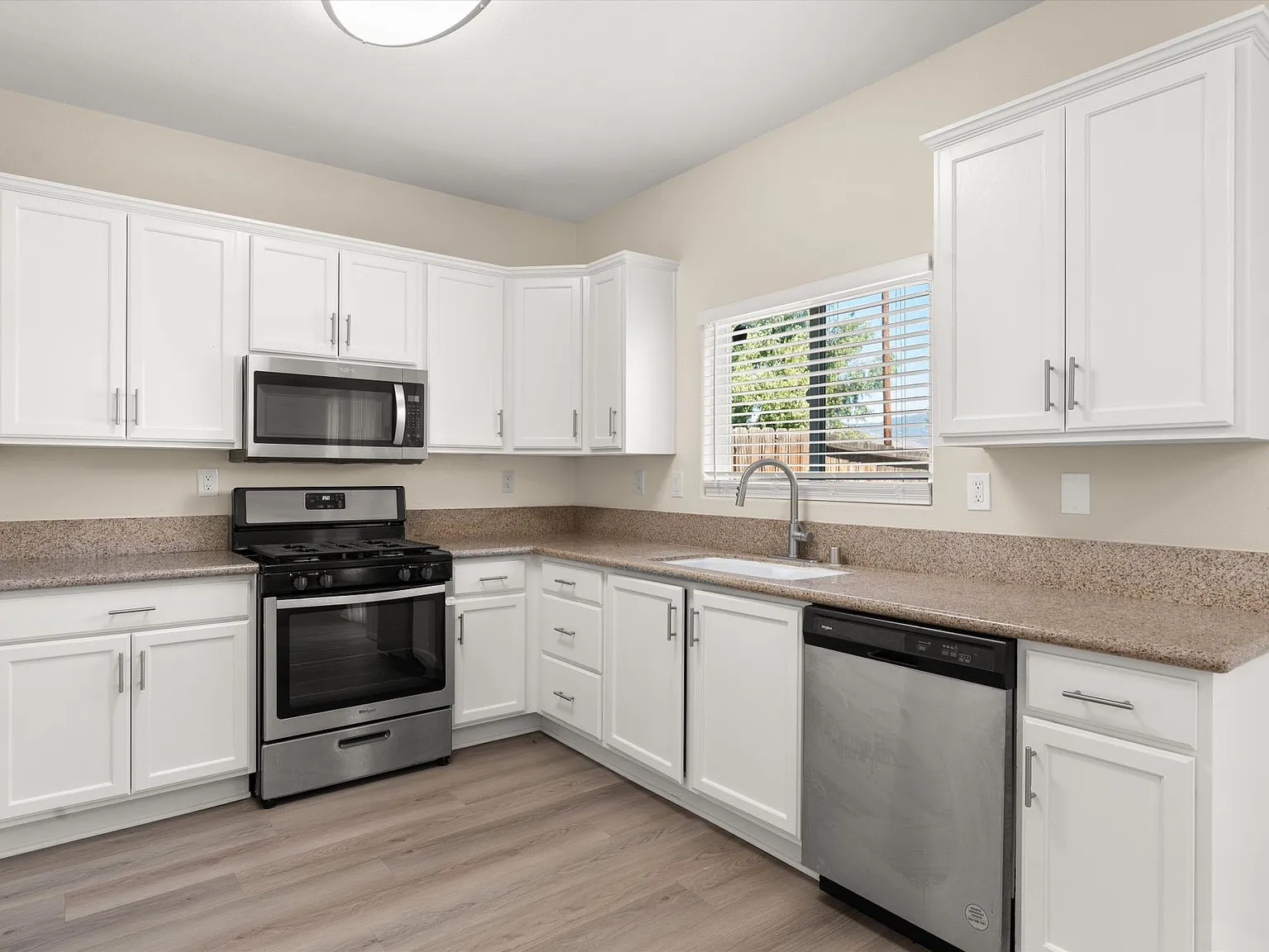 Lighthouse Townhomes — Photo 2