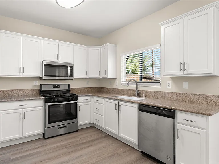 Lighthouse Townhomes — Photo 2
