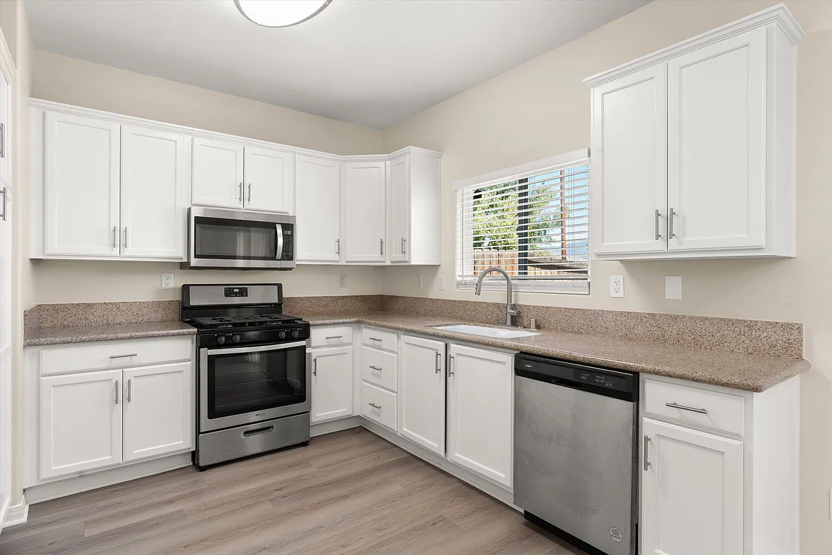 Building Photo - Lighthouse Townhomes