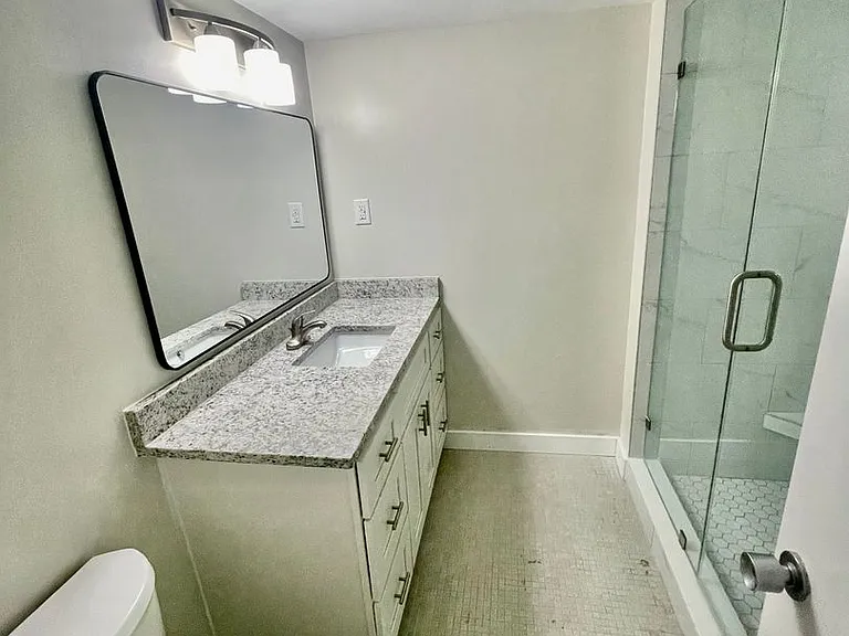 Two Bedroom Condo in Downtown Charleston — Photo 17