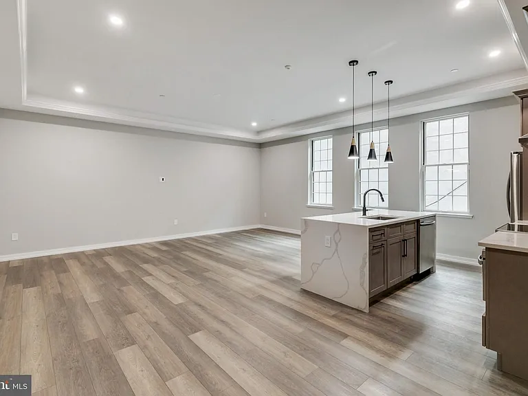 752 S 16th St #1B — Photo 7