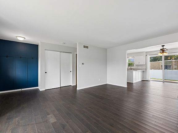 3rd image of 1022 Thornberry Ct