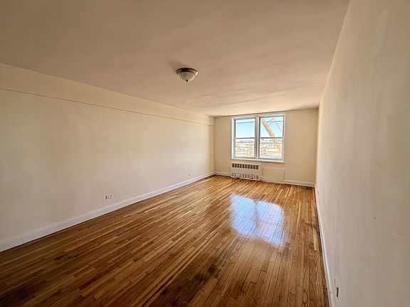 3rd image of 9205 Ridge Blvd APT 6B