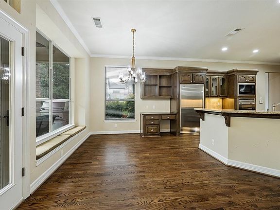 3rd image of 6521 Hidden Creek Ct