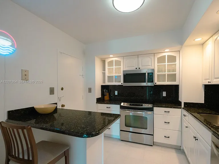 9225 Collins Ave #812 — Photo 4