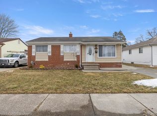 22609 Avon St, Saint Clair Shores, MI 48082
