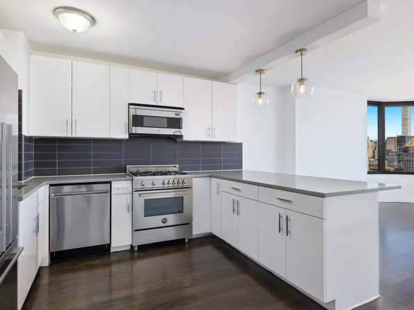 330 East 38th Street image 4 of 20