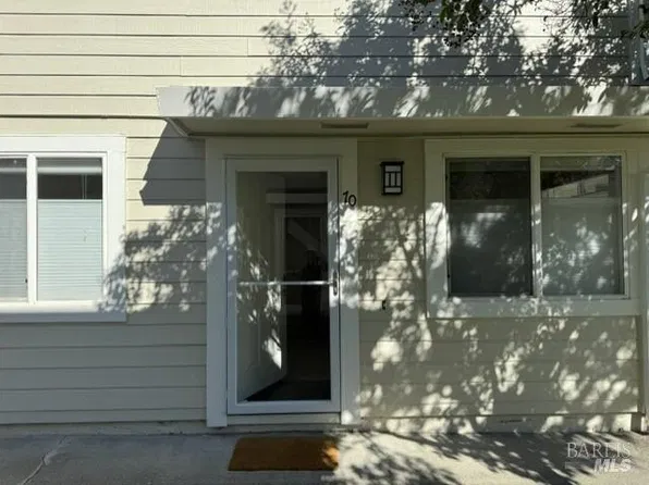 70 Los Padres Cir, Novato, CA 94947