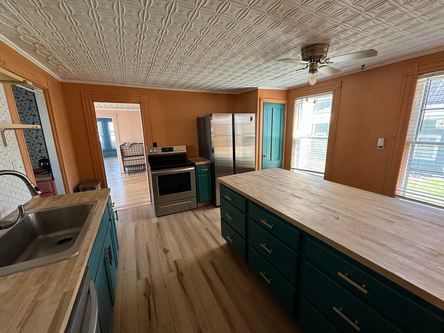 2 bed, 1100 sqft, $2,300 — Photo 4