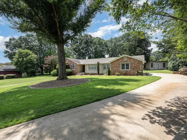 7 Gail Ct, Spartanburg, SC 29307