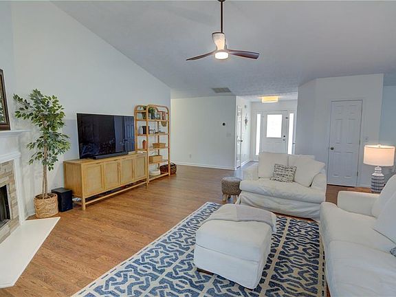 5th image of 949 Nichols Landing Ln