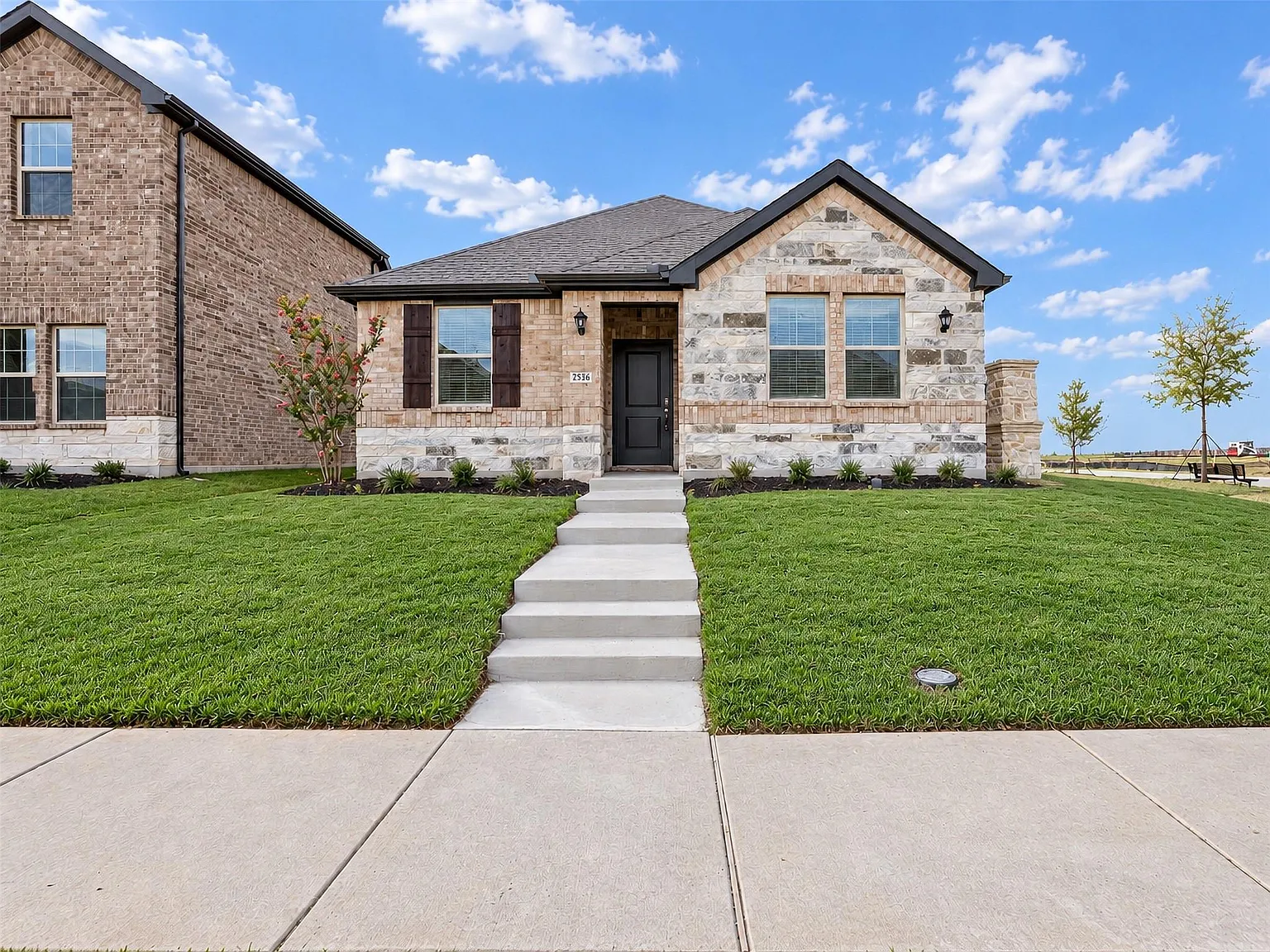 3 bed, 2.5 bath, 1742 sqft, $2,200 — Photo 2