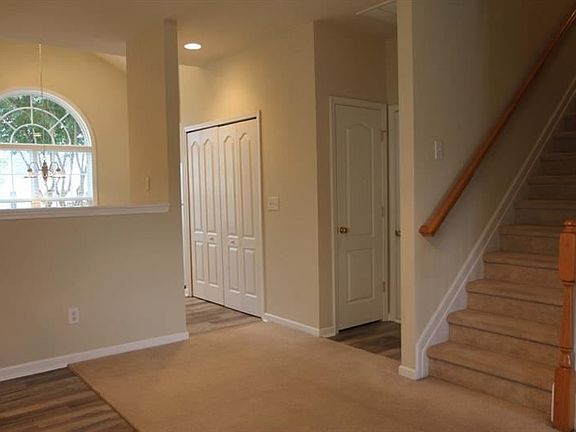 4th image of 2428 Suwanee Pointe Dr