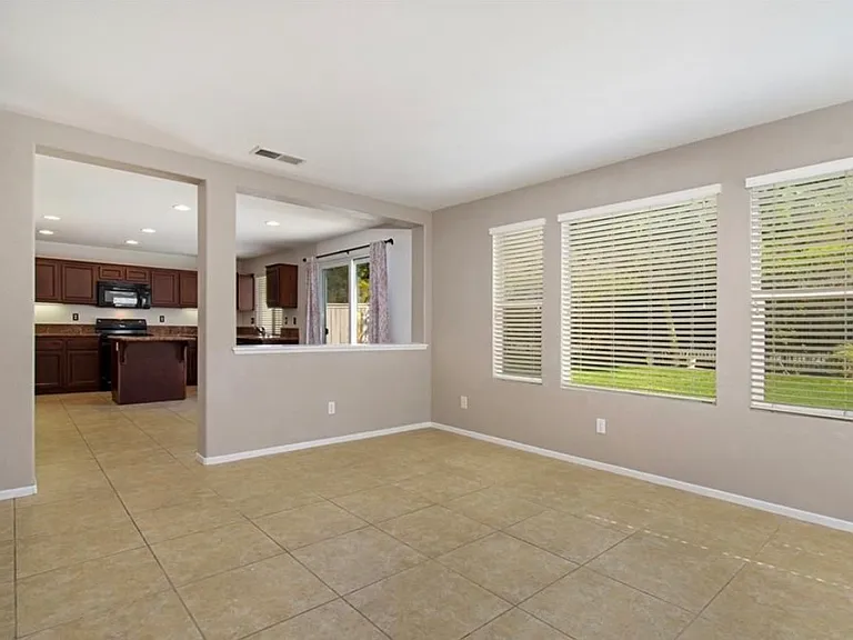 276 Canyon Creek Way — Photo 2