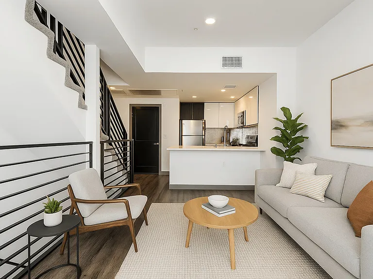 7036 La Tijera Blvd — Photo 3