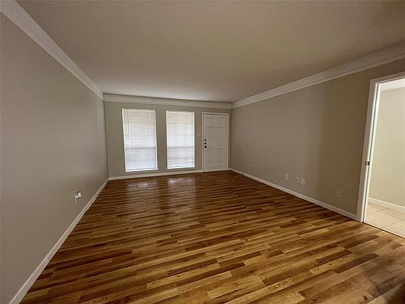 2nd image of 500 Willow Dr APT B1