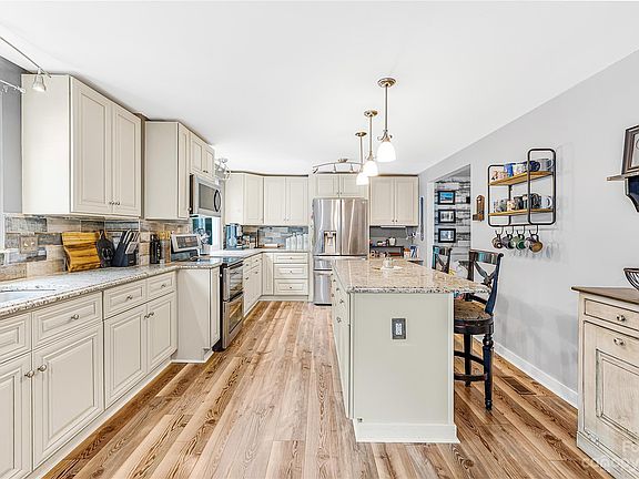 5th image of 5837 Carpenter Dr