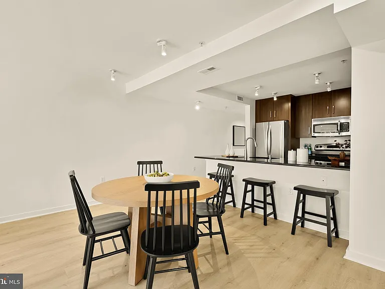 1423 Newton St NW #204 — Photo 11