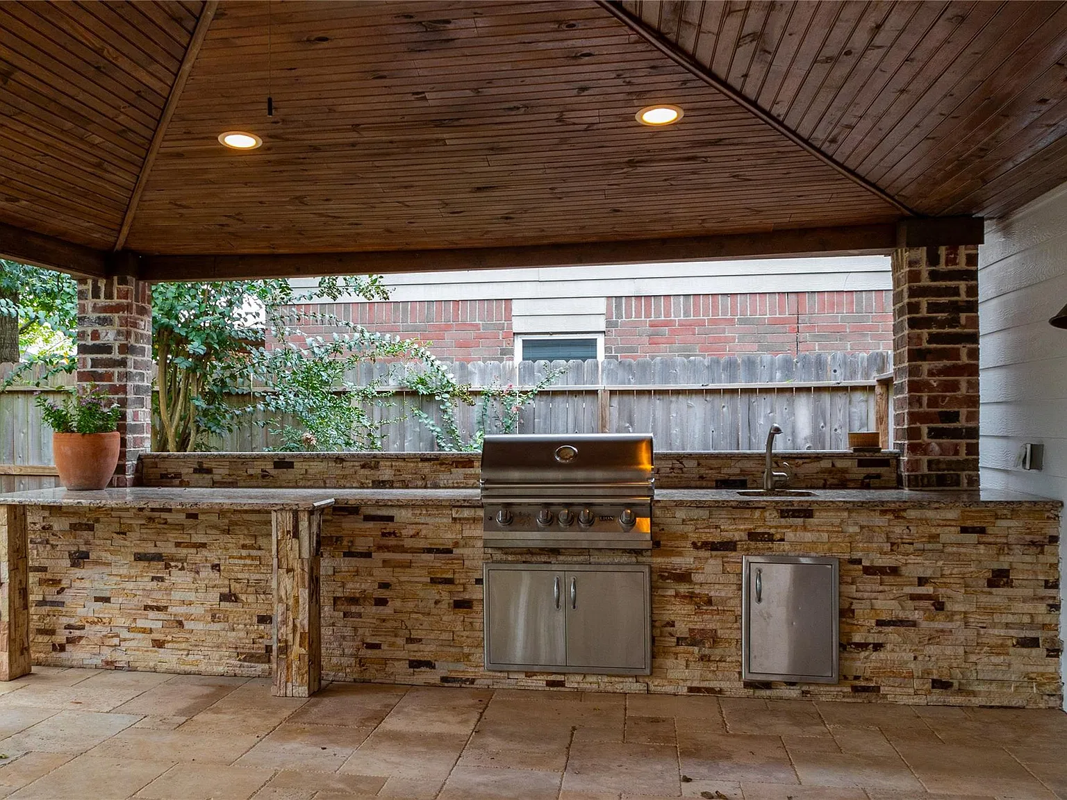 3 bed, 2.5 bath, 1796 sqft, $2,400 — Photo 2
