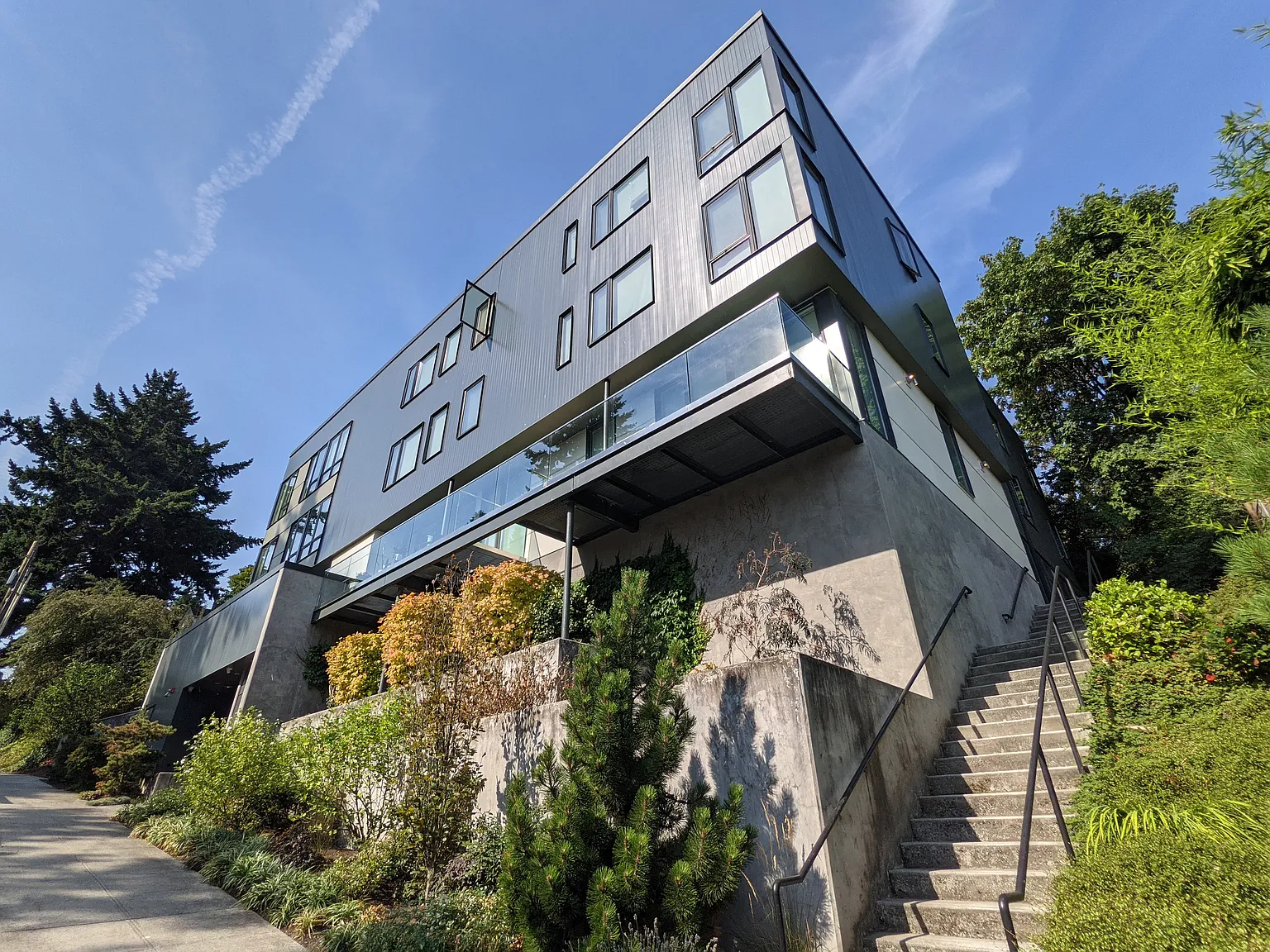 Viewpoint Terrace Apartments — Photo 2