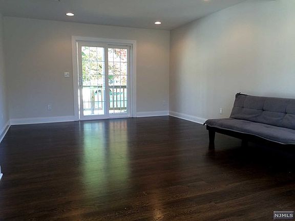 4th image of 4-21 26th St #1X