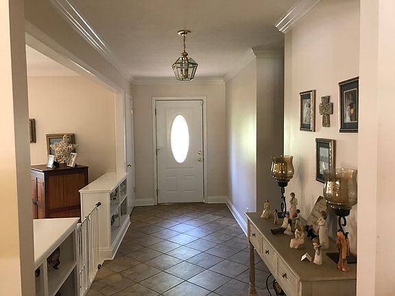 Entryway/foyer