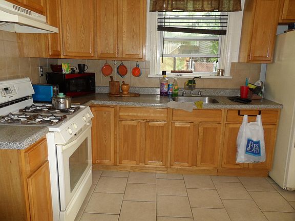 4th image of 200 Midland Ave