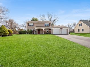 1 Dahlia Rd, Somerset, NJ 08873