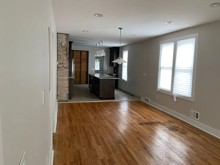 2315 Yemans St — Photo 4
