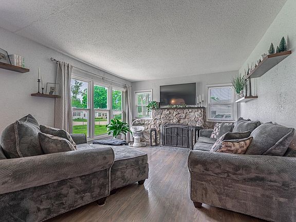 4th image of 440 Wilshire Dr