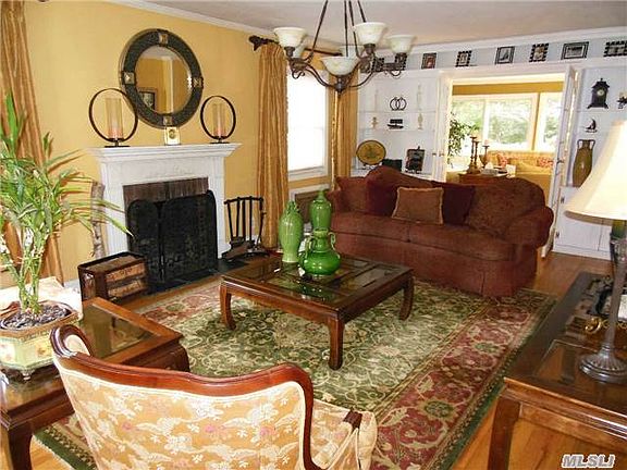 3rd image of 243 Parkside Dr