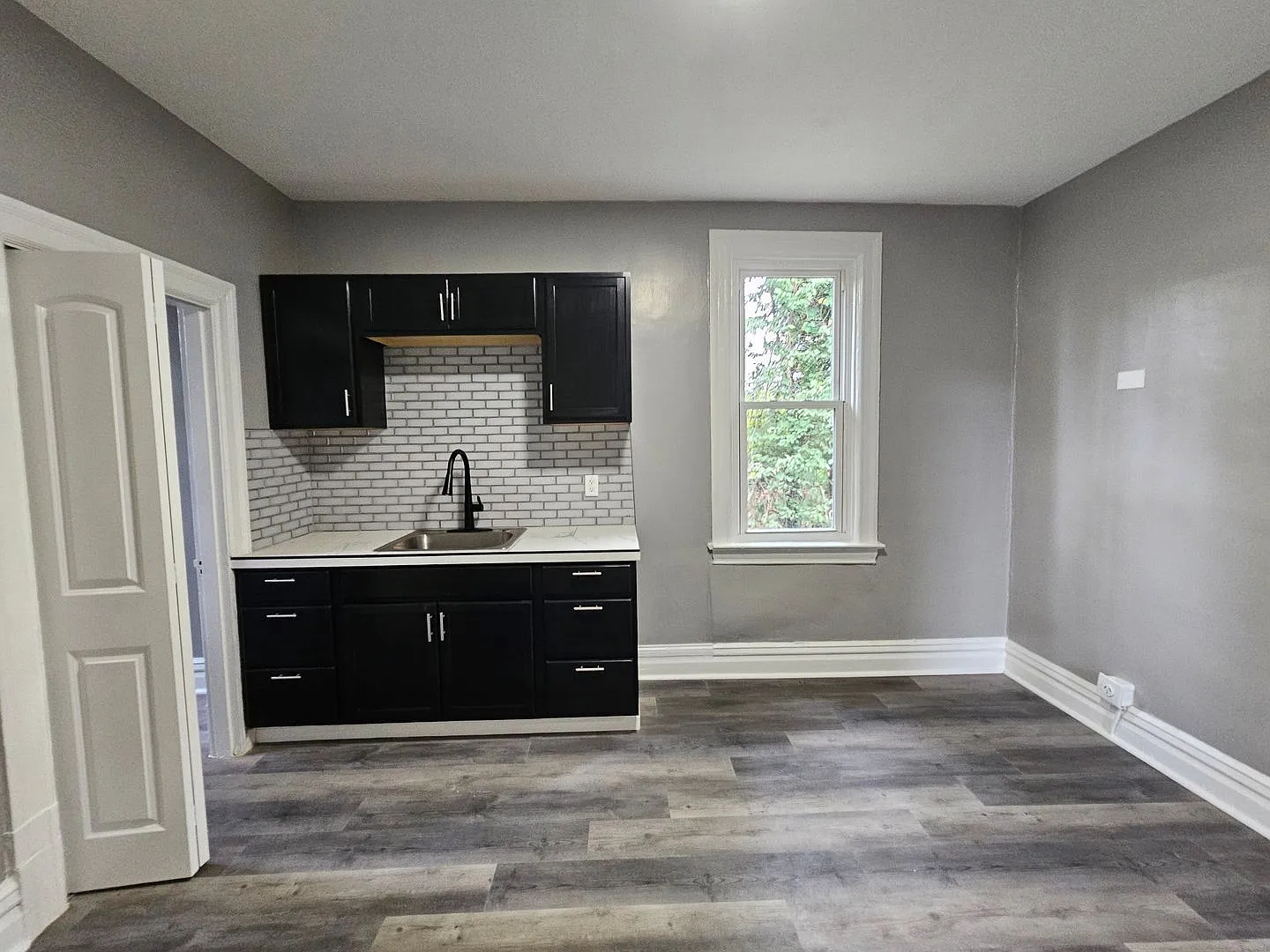 Fully updated 3 Bedroom 1 Bath Apartment for rent in Beechview! — Photo 2