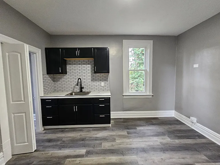 1609 Methyl St #2 — Photo 2