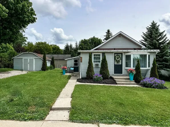 576 Queen St, North Huron, ON N0M 1H0