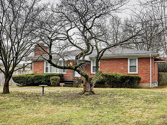 3rd image of 7703 Poinsettia Dr
