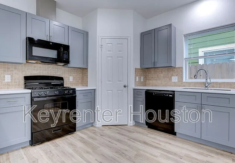 8203 Woodlyn Rd #C — Photo 17
