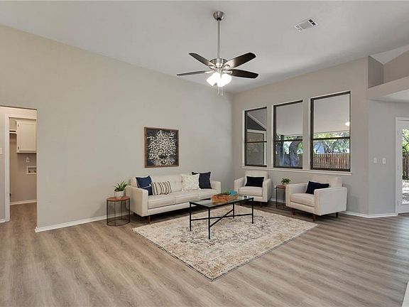 5th image of 1804 Parkwood Dr