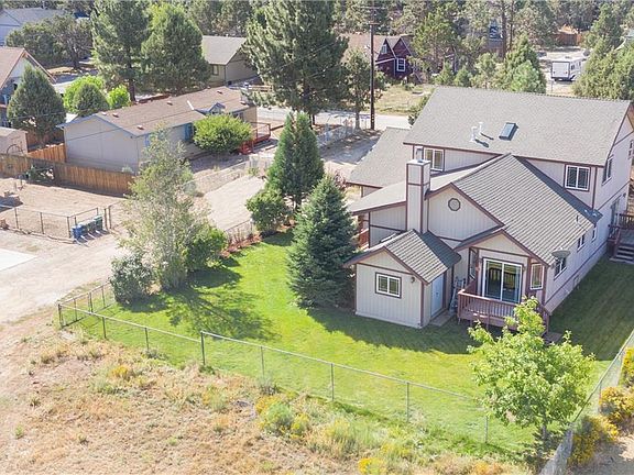 3rd image of 821 Ash Ln