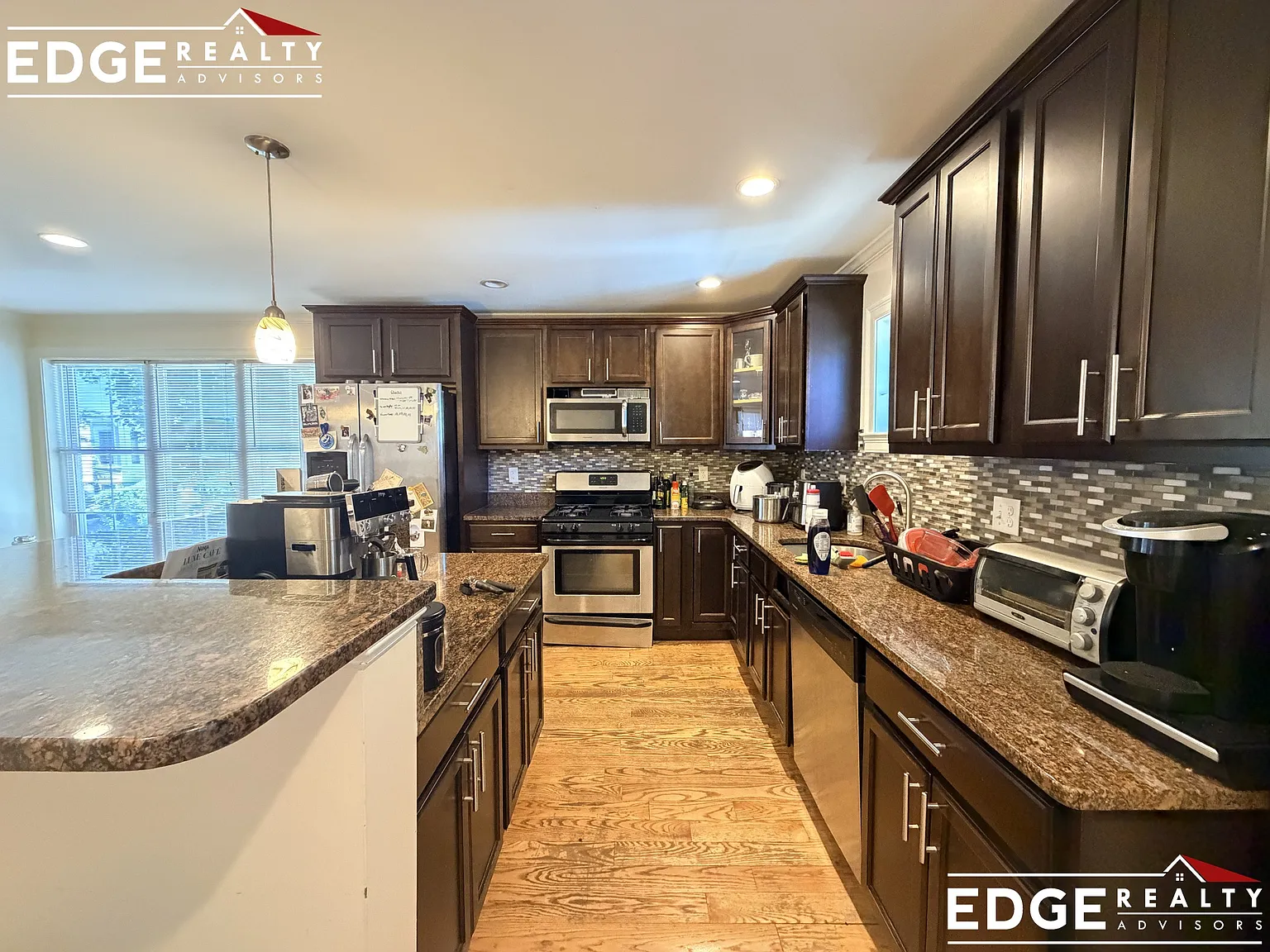 4 bed, 3.5 bath, 2000 sqft, $5,100 — Photo 2