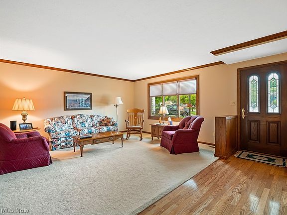 3rd image of 20284 Applewood Ln