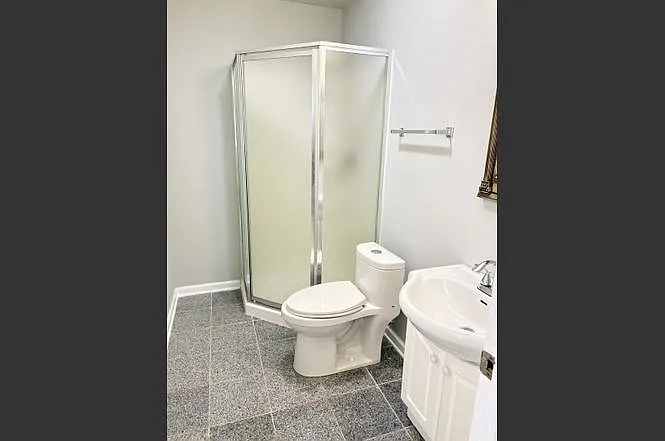 429 Grosvenor Ln — Photo 14