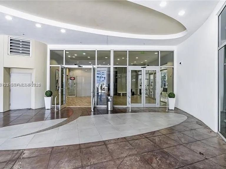 1750 N Bayshore Dr #2401 — Photo 36