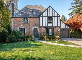 23 Castle Ridge Rd, Manhasset, NY 11030