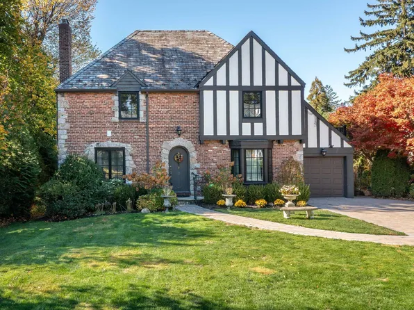 23 Castle Ridge Road, Manhasset, NY 11030