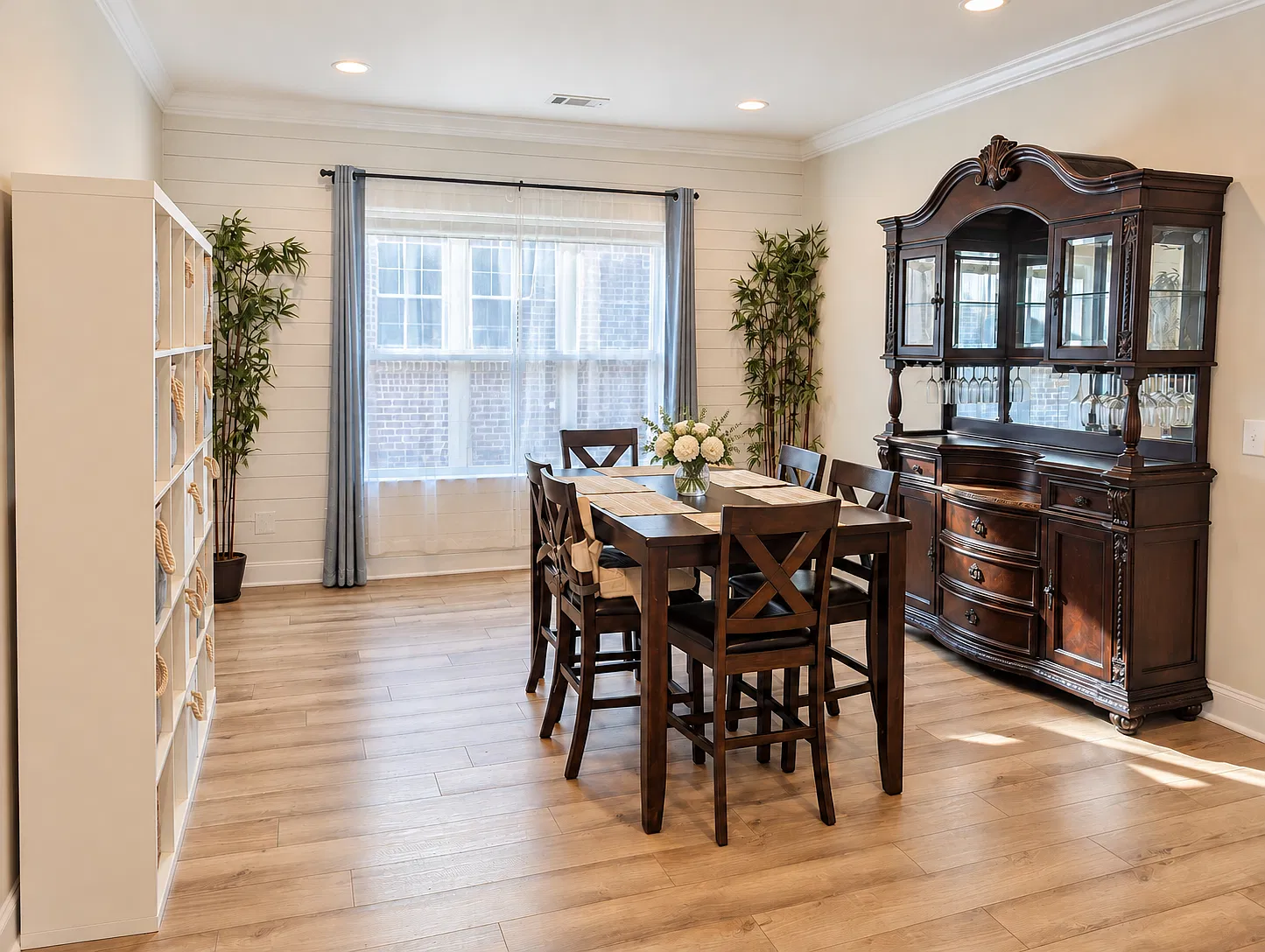 5 bed, 3263 sqft, $3,050 — Photo 3